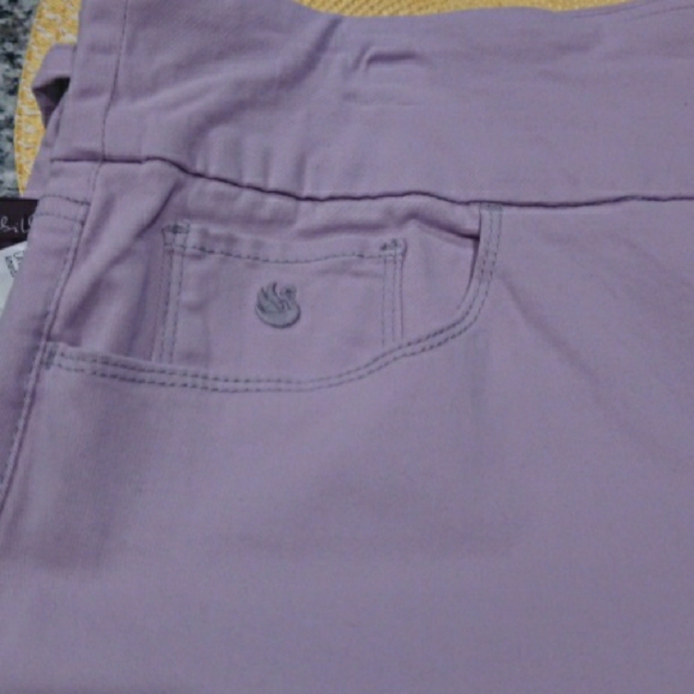 Gloria Vanderbilt Purple Bermuda Shorts Tailored  98% Cotton 2% Spandex - Picture 9 of 11